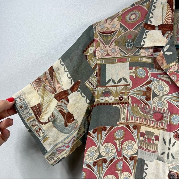 AUGUST Silk sheer short sleeve button down silk Egypt print shirt Sz 6 - Picture 8 of 10